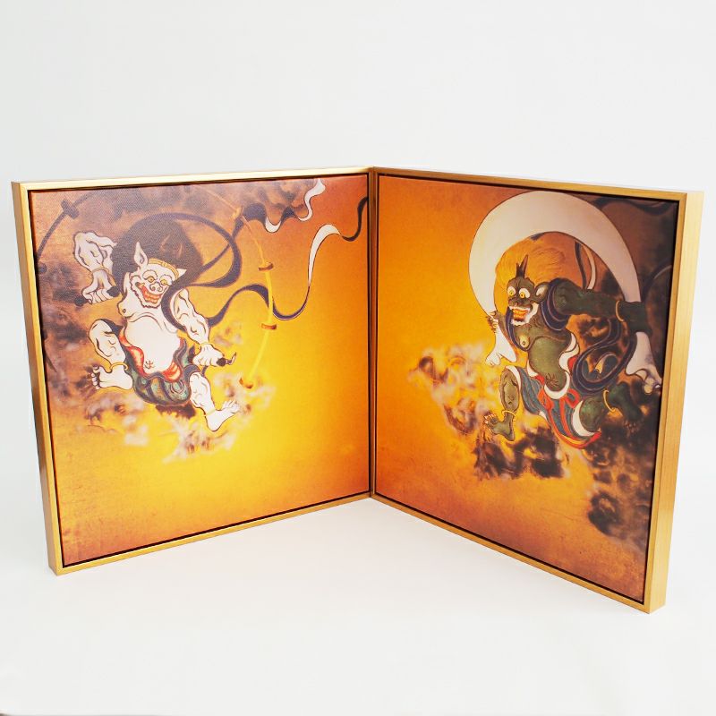 2枚を立てて屏風のように飾ったイメージです