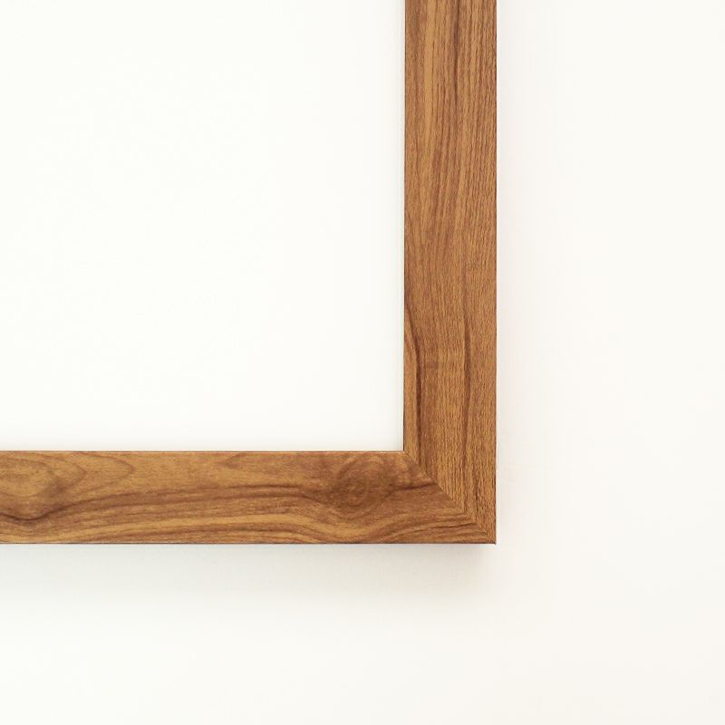 フラットな木目調フレームで絵が映えます