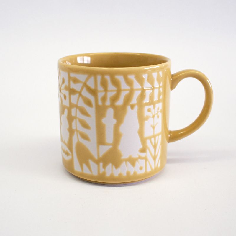 ムーミンと仲間たちがシルエットで描かれています