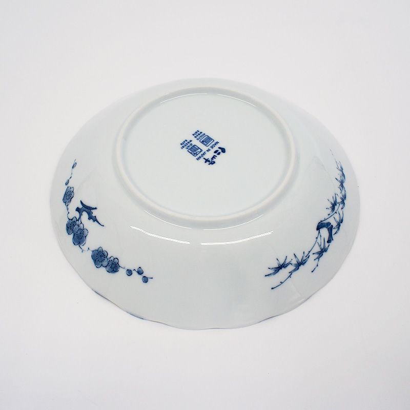 側面にも縁起のよい紋様が描かれています