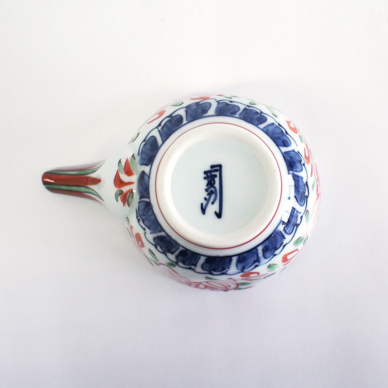 呉須の藍色がアクセントです