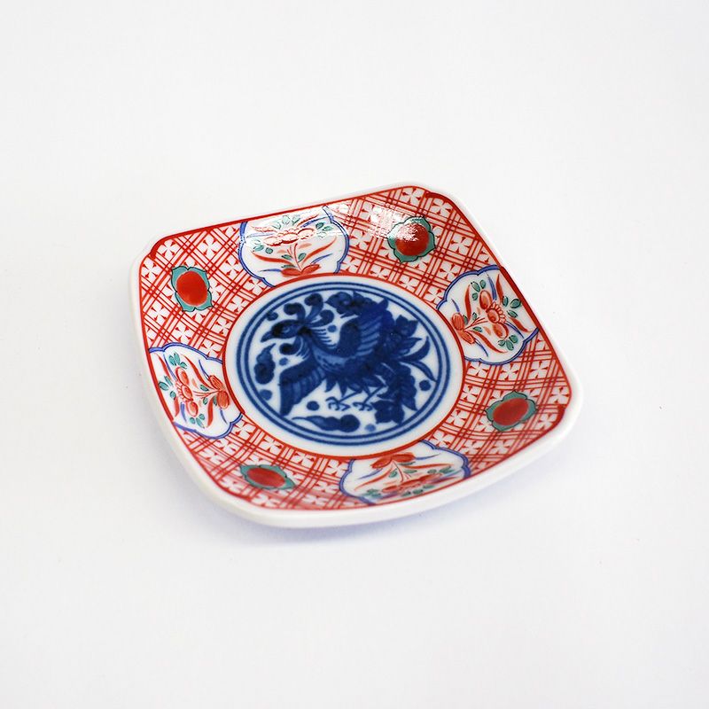 赤絵と呉須（藍色）の絶妙な色合いが美しい