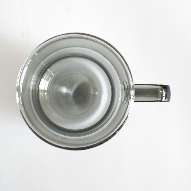 上から見るとグレーに見えます