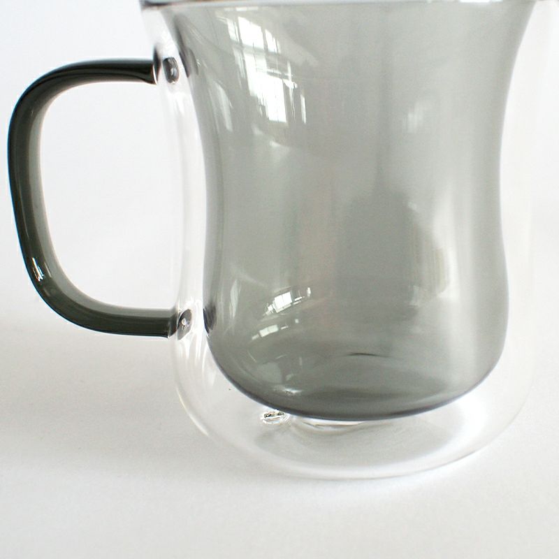 二層になっているので結露しにくく熱さも伝わりにくいです。