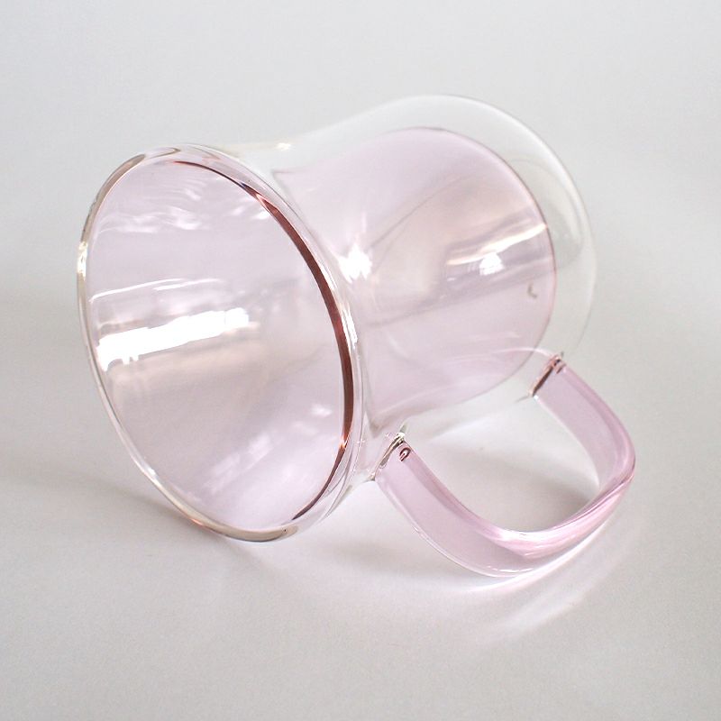 ピンクですが落ち着いた色合いでモダンな印象です