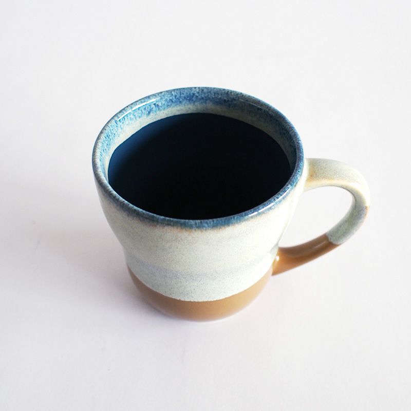 つるりとした質感のたっぷりはいるマグ