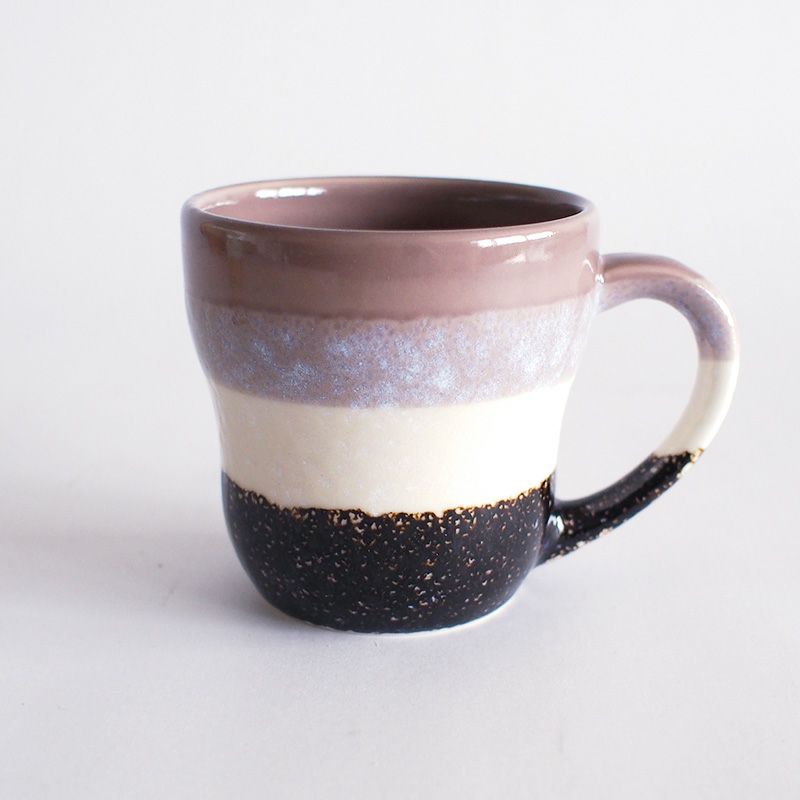 釉薬の掛け分けがシックな色合いです