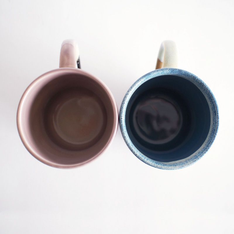 内側はピンクとブルーでモダンな印象です