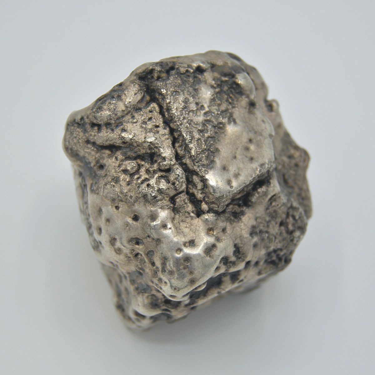 銀彩刳抜ぐい呑｜和食器通販｜織部 Online Store【公式】