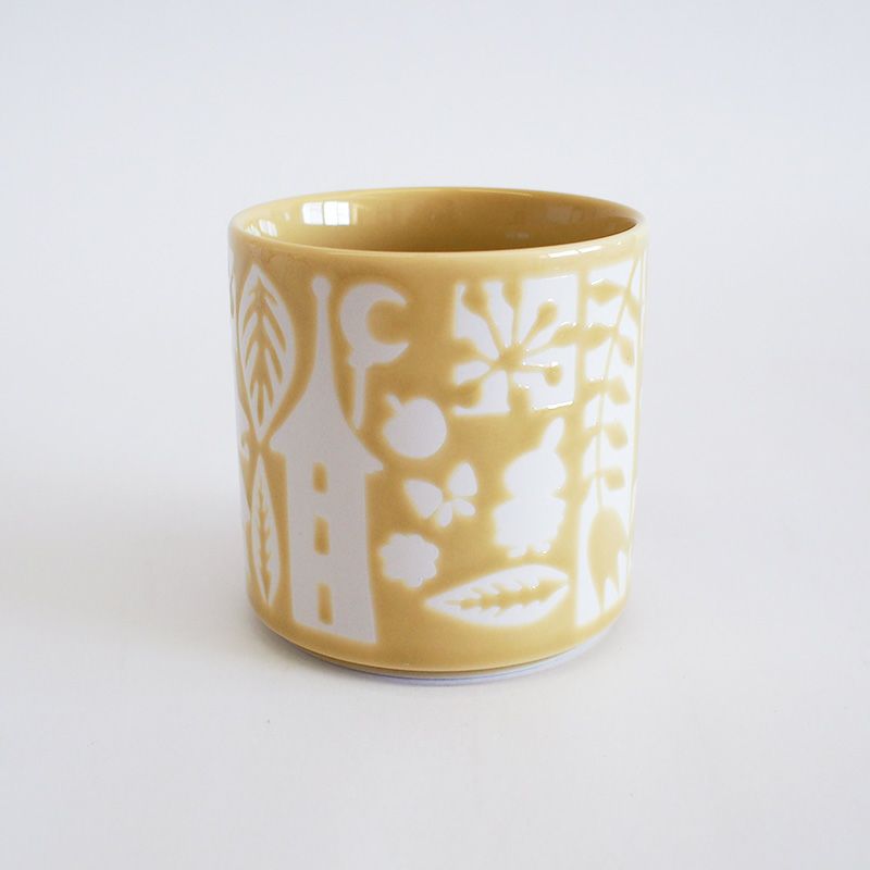 ツヤのあるイエローの釉薬が掛けられています