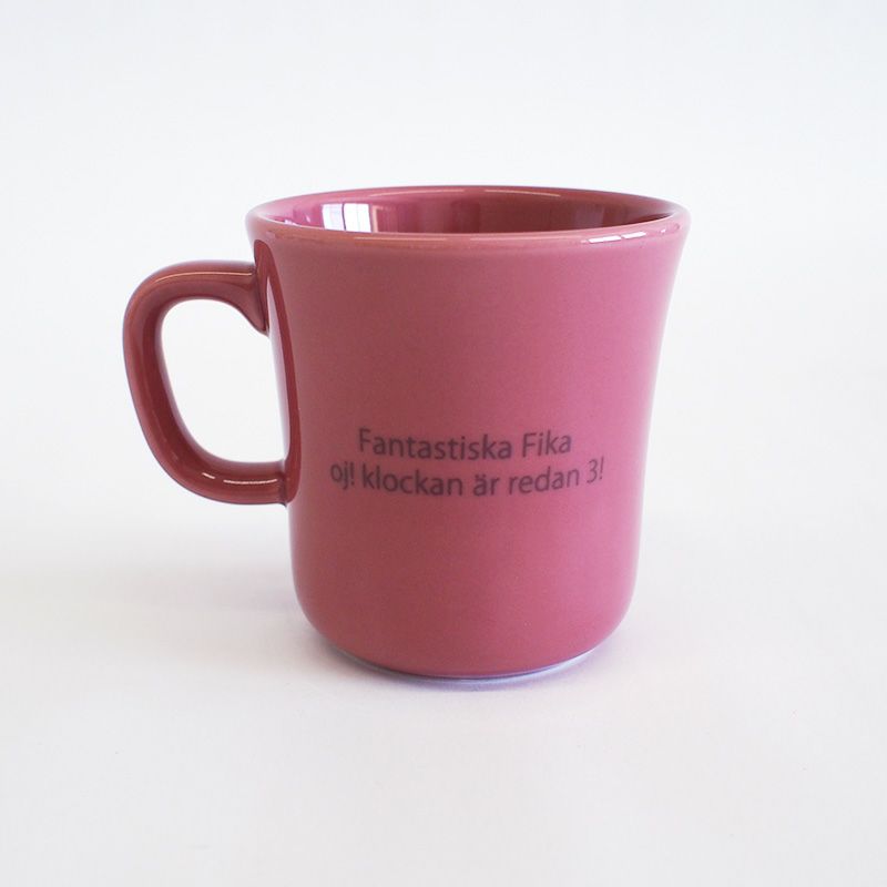 スウェーデン語で3時のティータイムを楽しむメッセージが描かれています