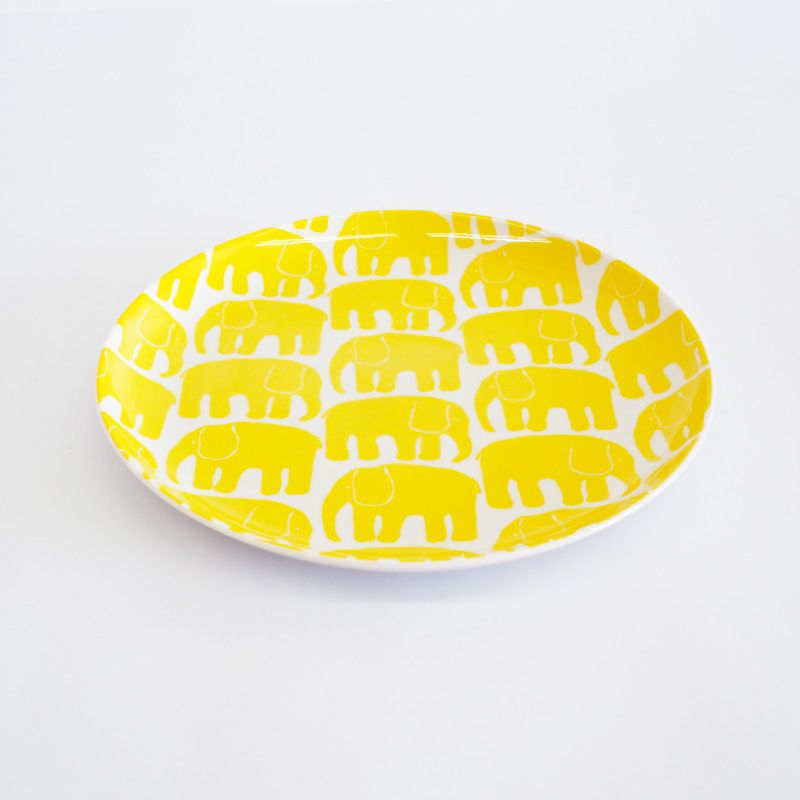 デザートなどが映えるデザインです