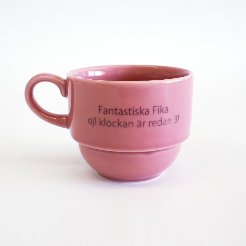 スウェーデン語で3時のティータイムを楽しむメッセージが描かれています