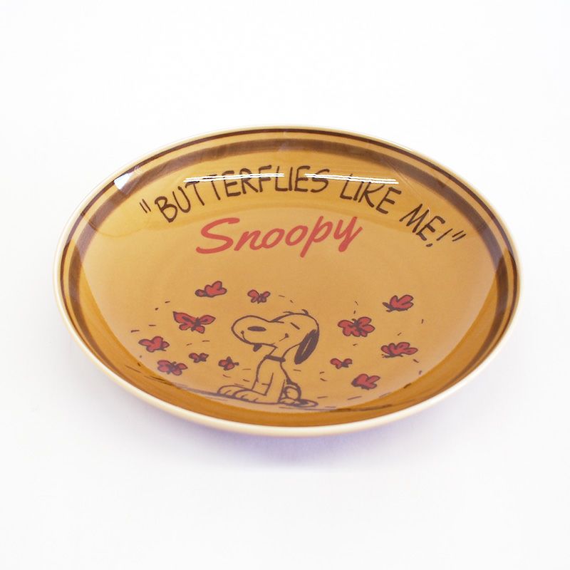 蝶々とスヌーピーのイラストです