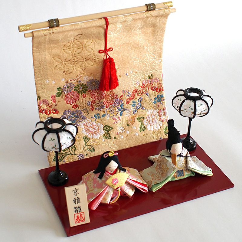 玄関やリビングにも飾れる小型のサイズです