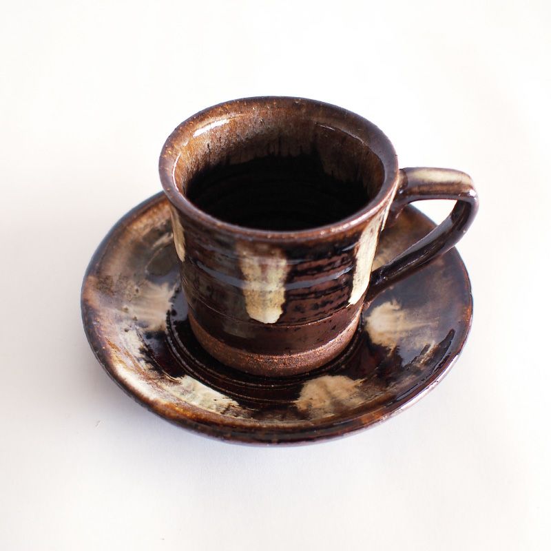 飴のような艶が印象的な珈琲碗皿です