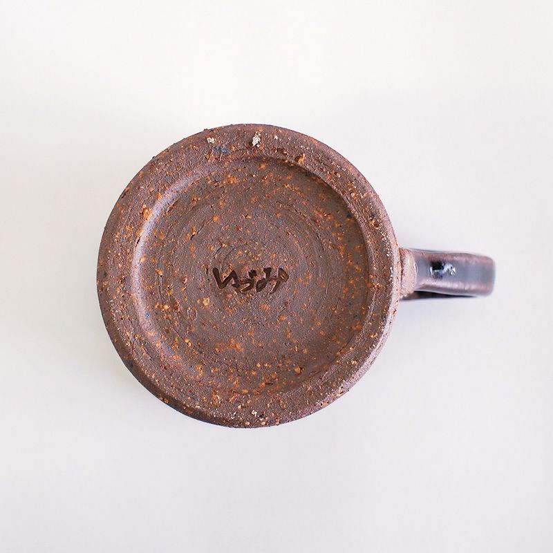 裏底の素焼がアクセントになっています