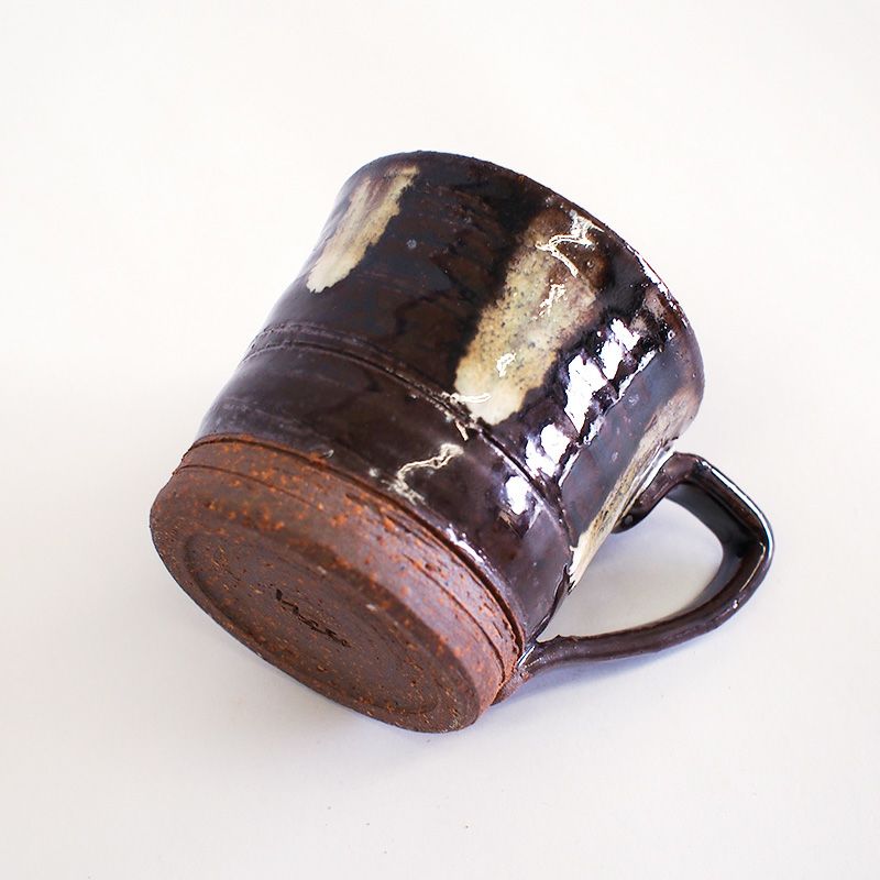 窯変による色合いの変化も趣深い表情を出しています