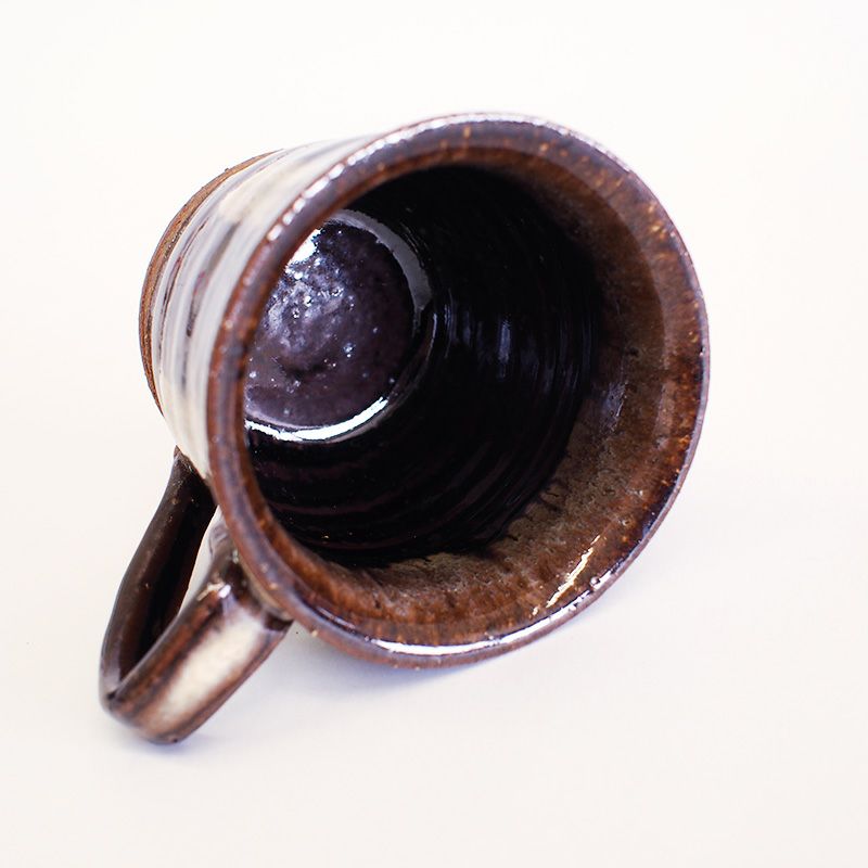 釉薬の滲み具合も絶妙な風合いになっています