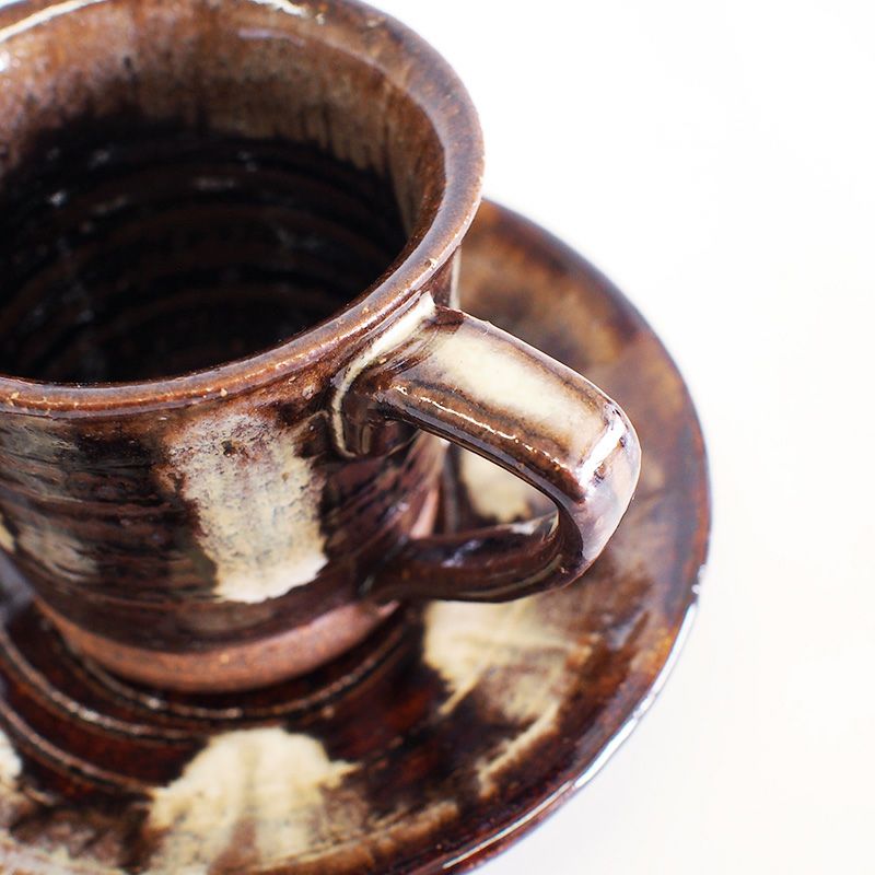 模様とアメ釉の滲み具合が美しい表情を出しています