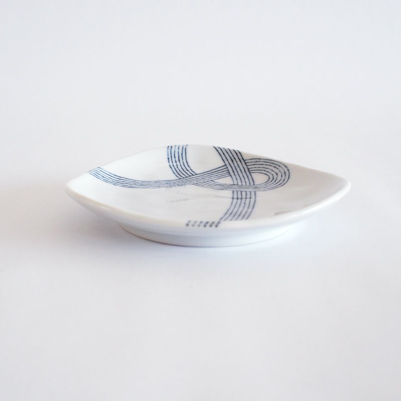 曲線を生かしたやさしい形状です