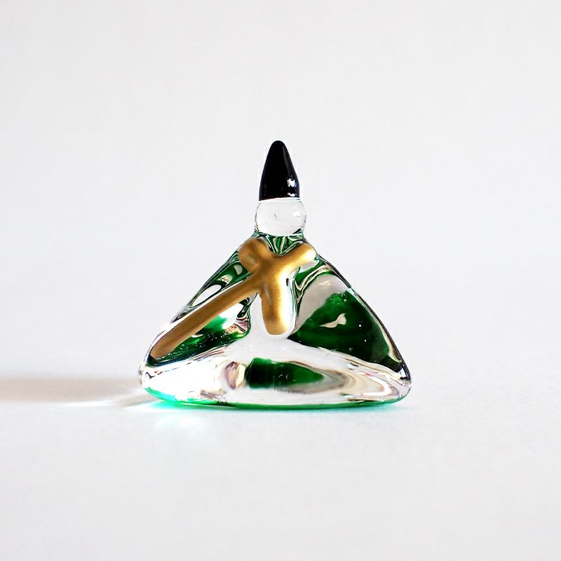 お内裏様は緑色の着物