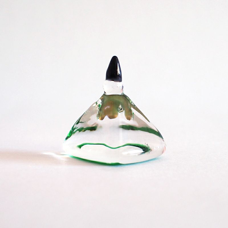 後ろ姿は透明に見えます