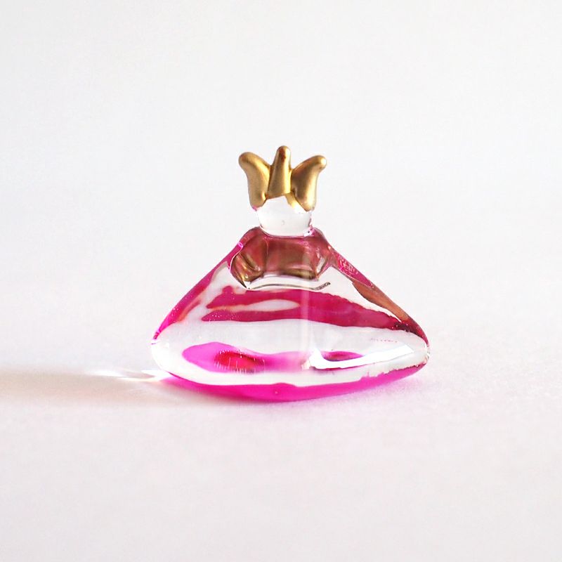 後ろ姿は透明に見えます