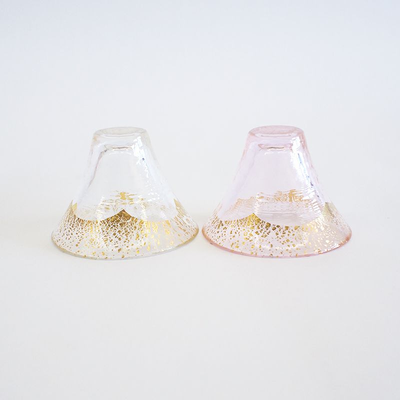 富士山をモチーフにしたガラスの杯揃えです