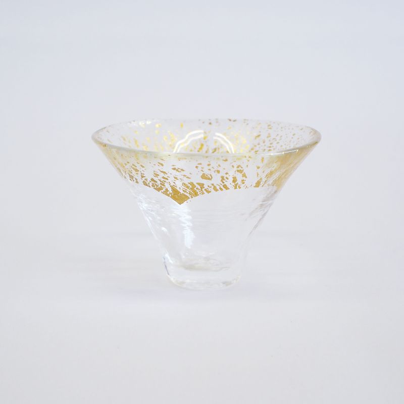 金箔がアクセントとなり冷酒を引き立てます