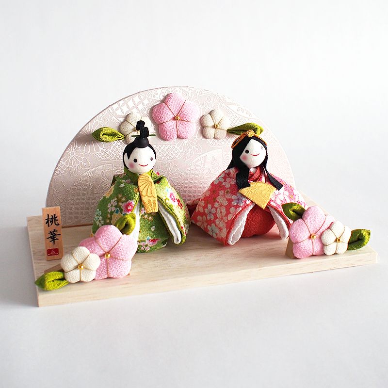 初節句やプレゼントにぴったりのコンパクトなお雛様です