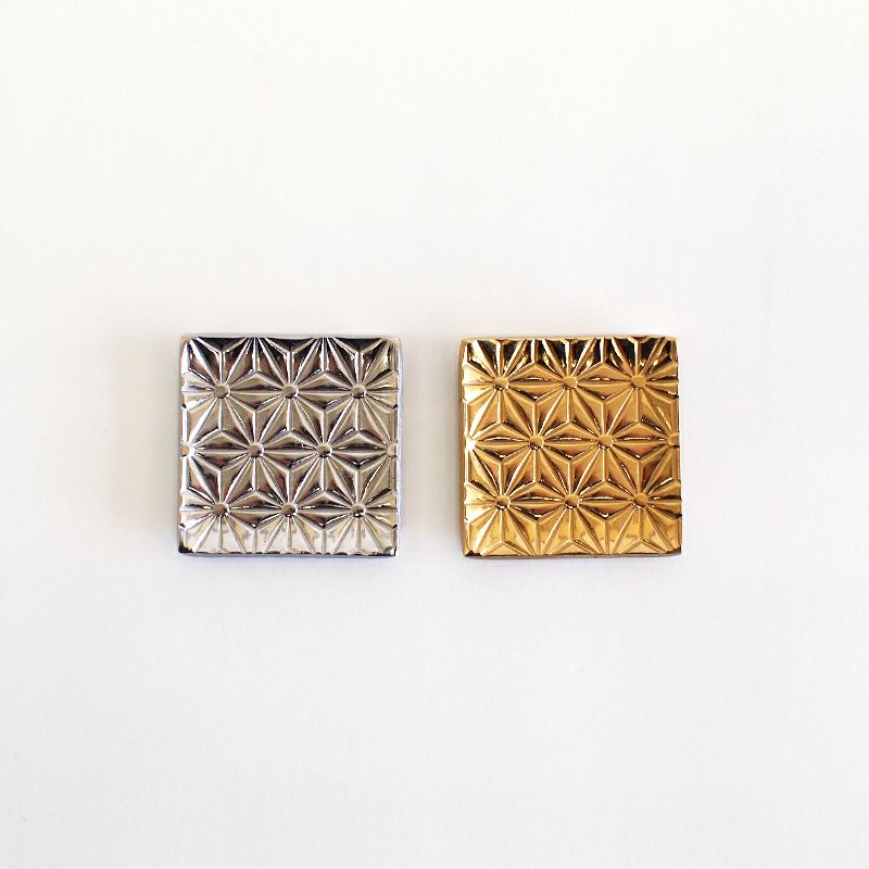 麻の葉の紋様が刻まれた箸置きです