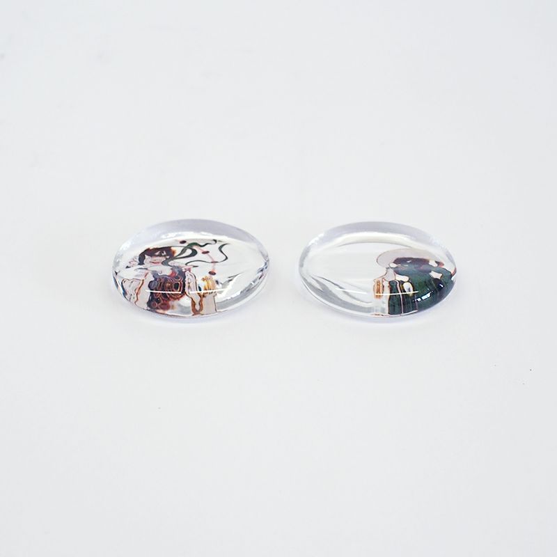 伝統的な「風神雷神」の意匠を施した、ガラス製の丸型箸置きペアです