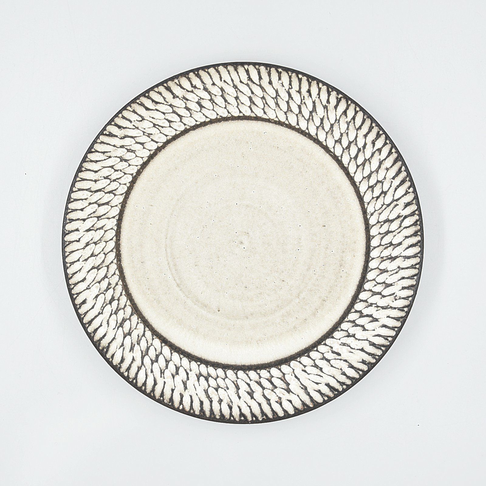 しのぎリム平皿/8寸(白)｜和食器通販｜織部 Online Store【公式】