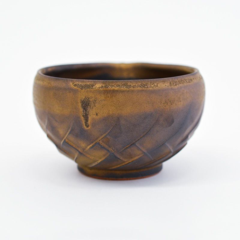 黒色をベースに金彩が施されています