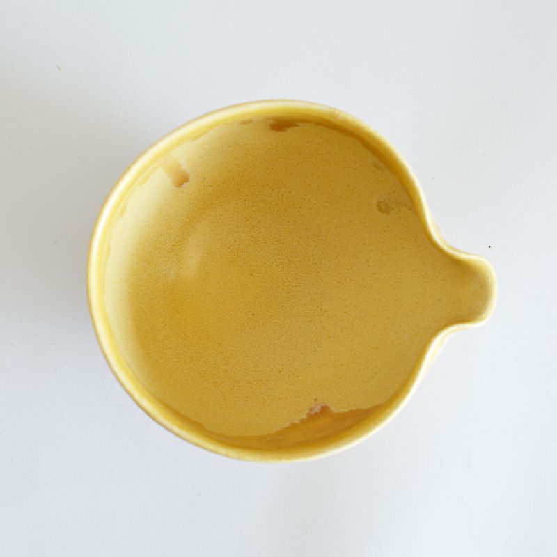 小ぶりで収納もしやすく、手軽に使える抹茶碗です